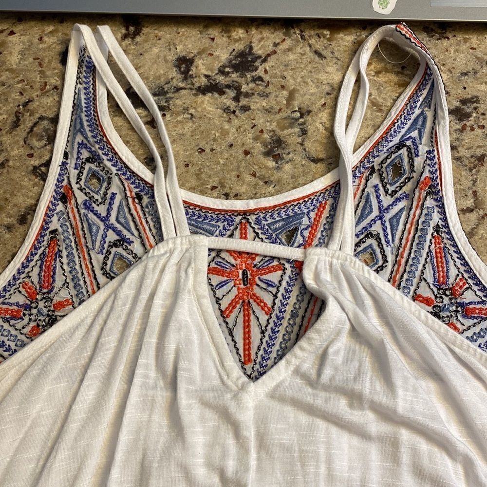 LUQ Halter Embroidered Too - Picture 3 of 3